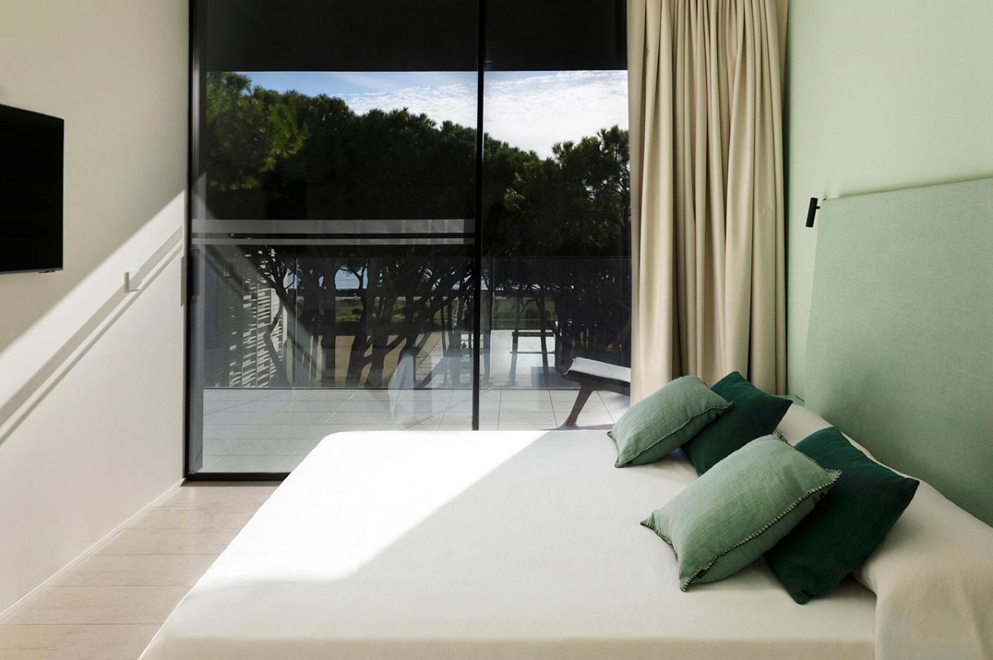 Hotel Mediterraneo Suite&Residence ลิโดดิเยโซโล ภายนอก รูปภาพ