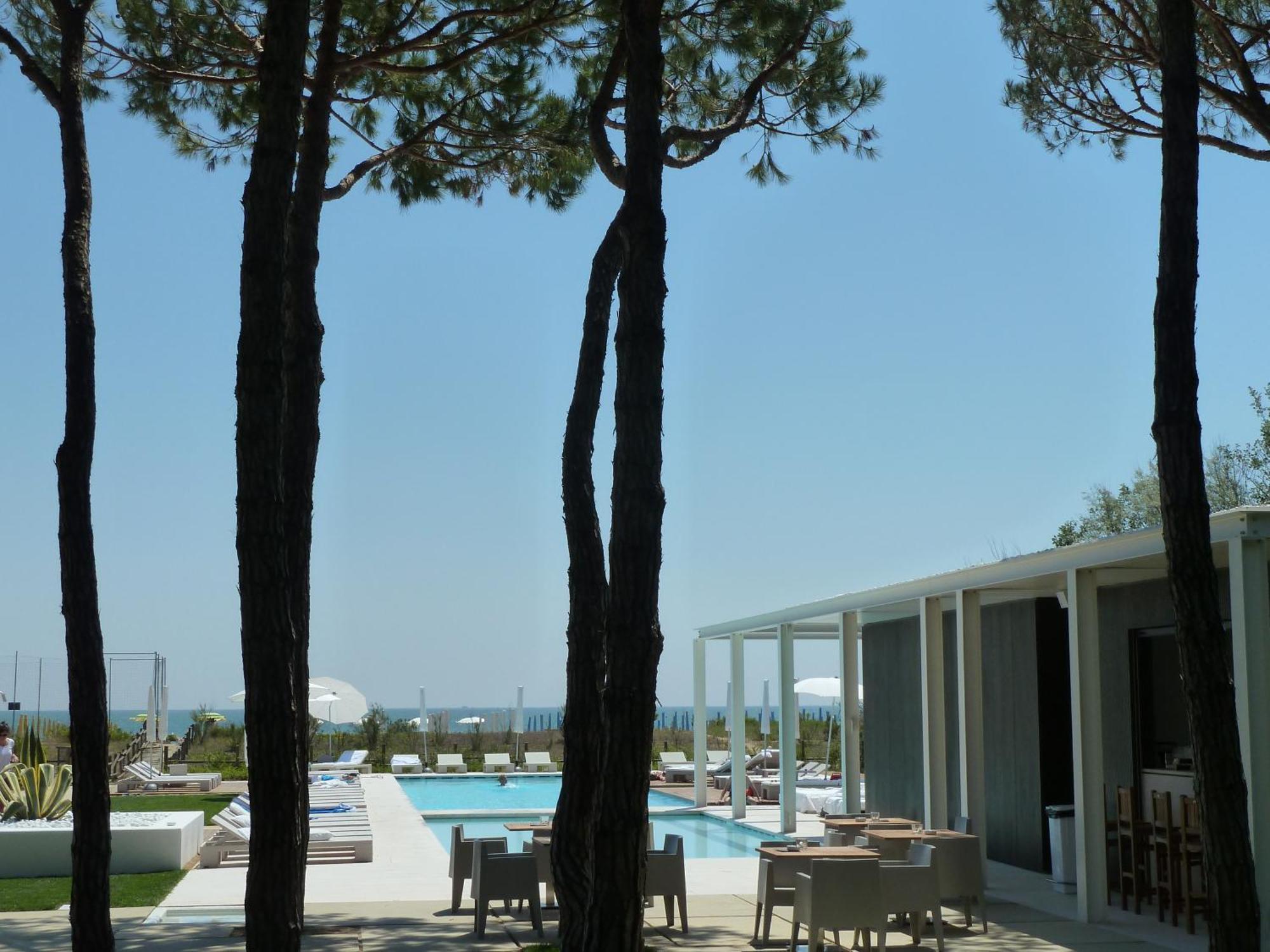 Hotel Mediterraneo Suite&Residence ลิโดดิเยโซโล ภายนอก รูปภาพ