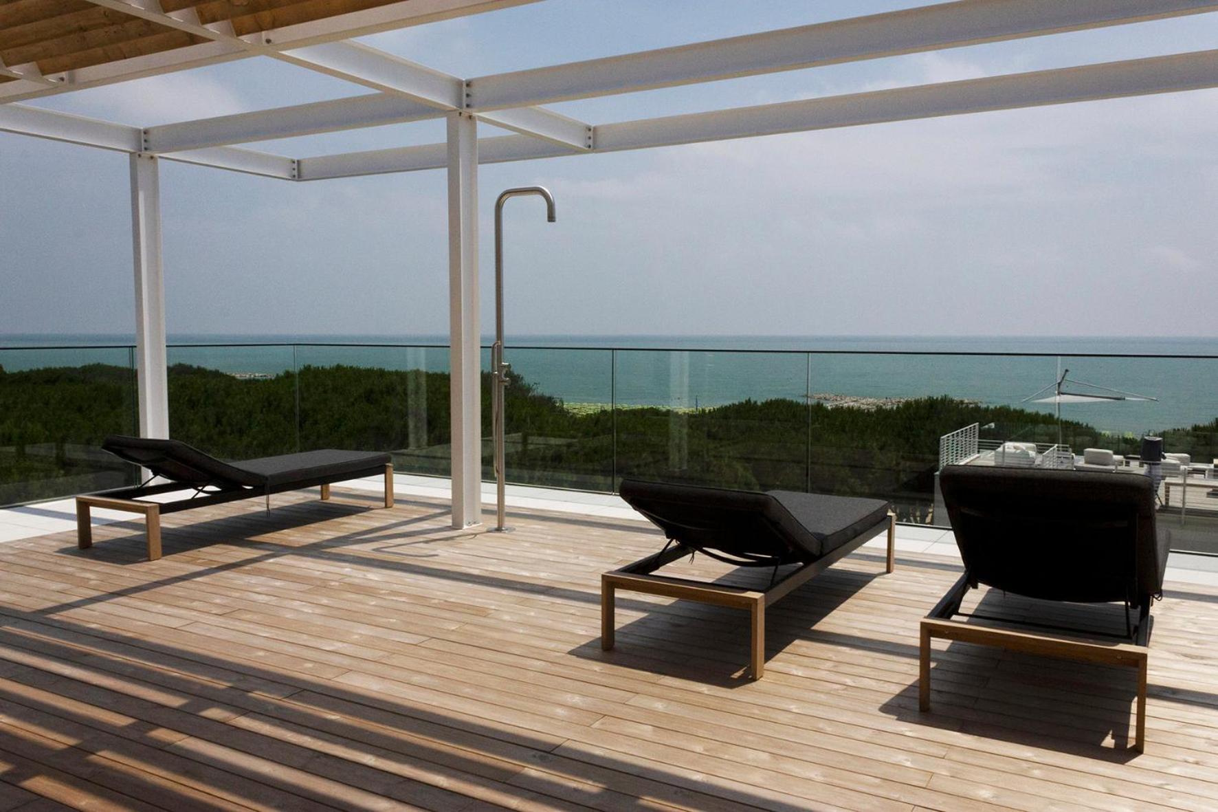 Hotel Mediterraneo Suite&Residence ลิโดดิเยโซโล ภายนอก รูปภาพ