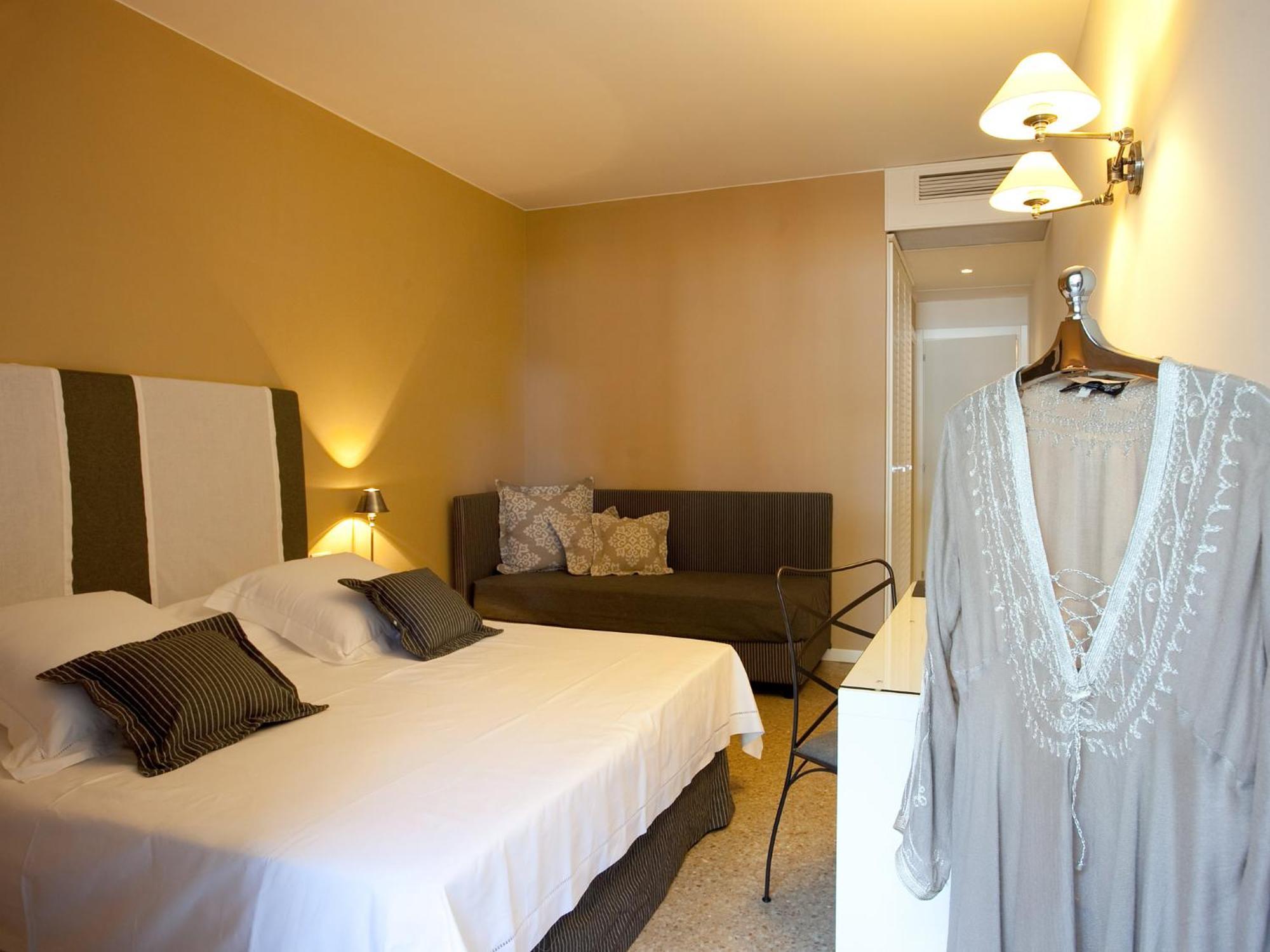Hotel Mediterraneo Suite&Residence ลิโดดิเยโซโล ภายนอก รูปภาพ